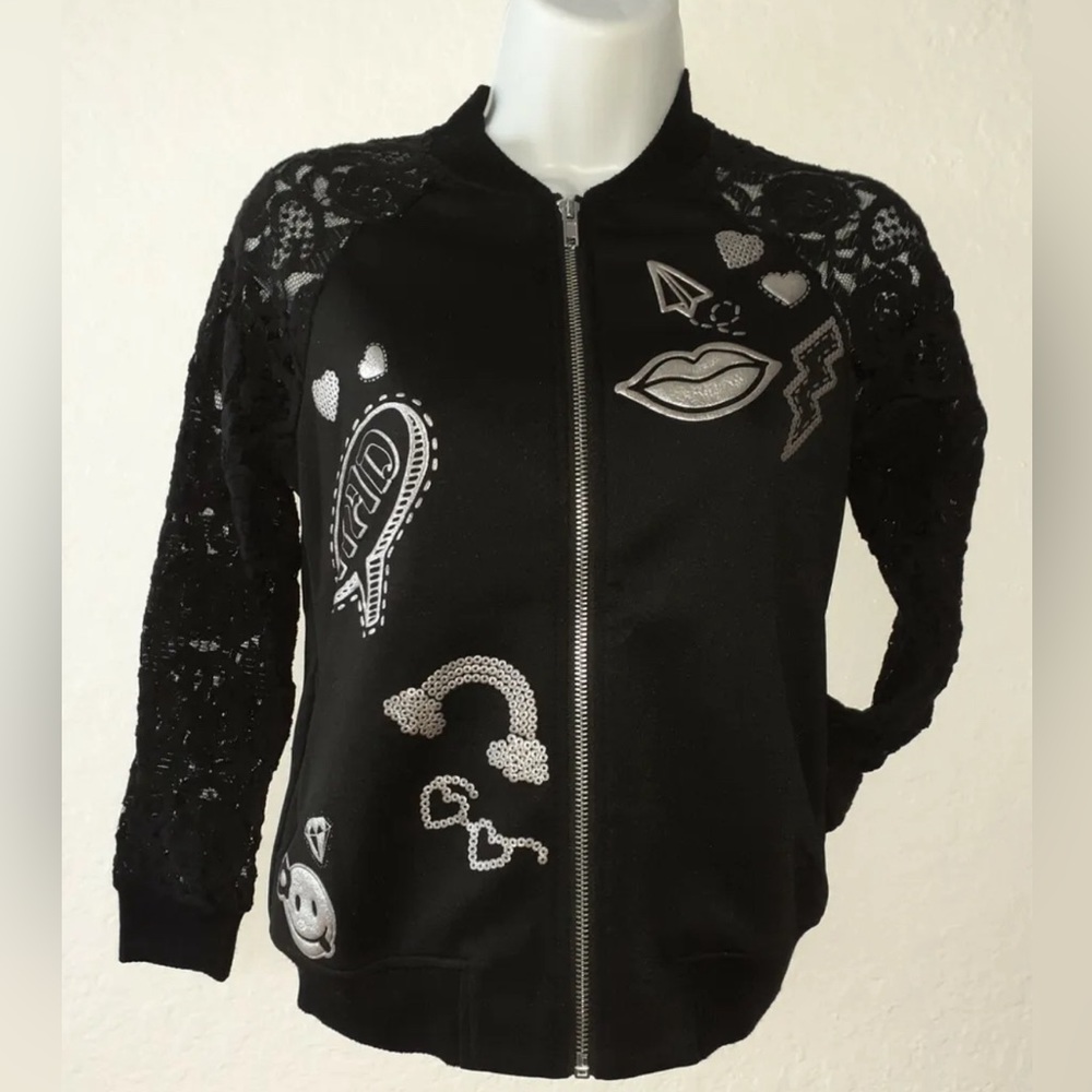 Tempted girls top:jacket with zipper closure and pockets. Size: medium. Black.